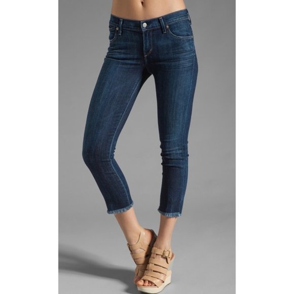 CITIZENS OF HUMANITY CROPPED JEANS W/ FRAYED HEMS - Picture 2 of 16